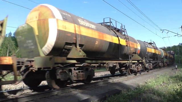 ВЛ11.8-822/821Б с грузовым поездом