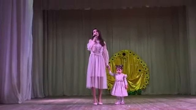 Светлана Чеплак с доченькой Машенькой - Матушка Богородица (Юлия Славянская) смотреть онлайн