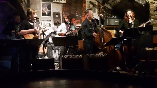 The Ukulele Stringband Ramblers смотреть онлайн