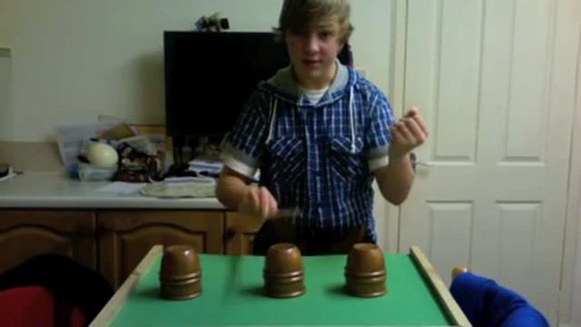 Robbie Cockburn - Cups and Balls смотреть онлайн