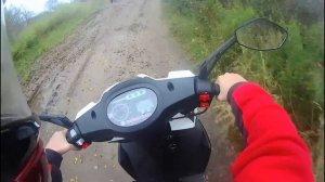 Покатушки на скутере по грязи I Чёть не упали со скутера