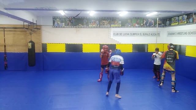 Bottle Toads Boxing @vsem_boks @entrenadoryaros Спасибо Ярослав Блохин, спасибо Маша, Иван! ????(2) смотреть онлайн