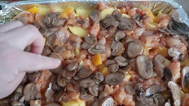 Пальчики оближешь ?Запечённый картофель с курицей,грибами и сыром!!! смотреть онлайн