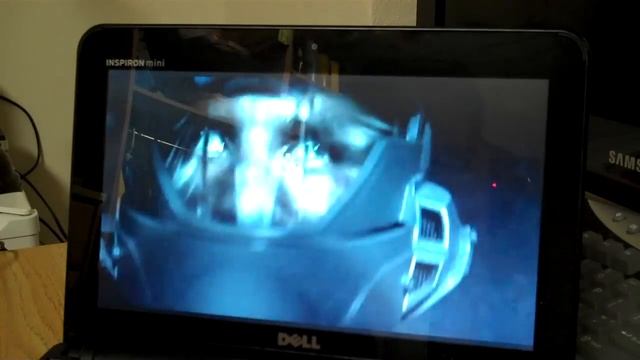 Dell Mini 10 plays 720p video clip by Quicktime Player. смотреть онлайн