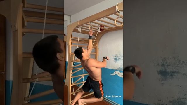 One finger pullup/подтягивание на одном пальце одной руки смотреть онлайн