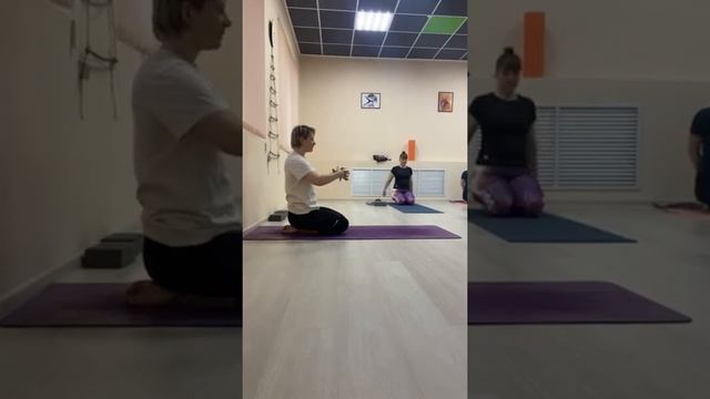 Йогатерапия. Плечевые суставы смотреть онлайн