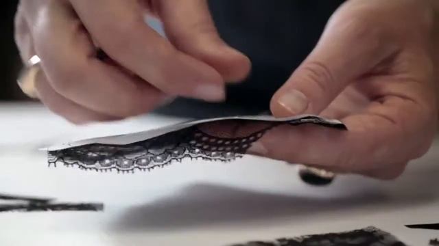 Как создается красивое кружевное белье Chantelle. Часть 1 смотреть онлайн