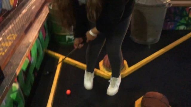GHETTO GOLF VLOG FT BESTIES смотреть онлайн