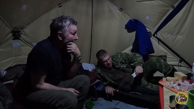 Река Лена . В маленьком притоки реки Лена, в камеру увидели большое скопление хариуса и ленка. смотреть онлайн