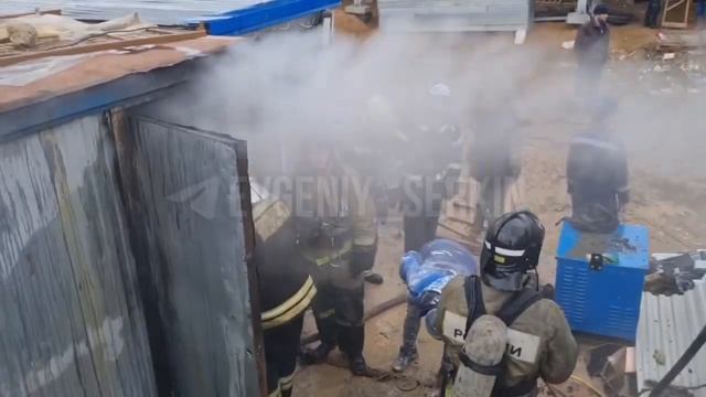 Стройплощадку в Обнинске заволокло дымом от пожара смотреть онлайн