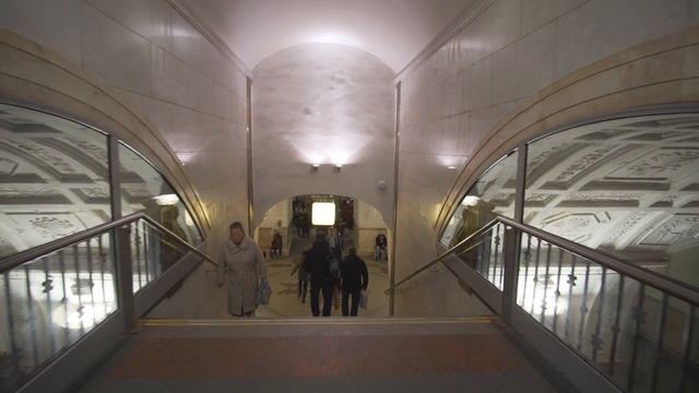 Russia, Moscow, Белору́сская Metro Station, 3X escalator