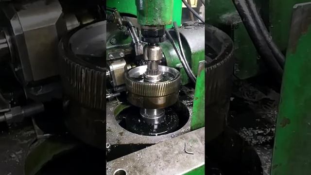 Нарезание косозубой шестерни смотреть онлайн