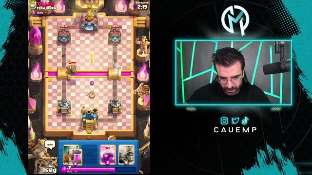MELHOR DECK DE 3 MOAQUETEIRAS DE TODOS OS TEMPOS NO CLASH ROYALE! смотреть онлайн