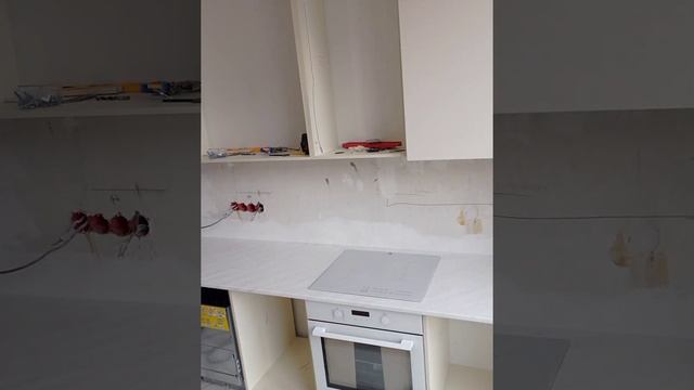 Тонкая столешница для современной кухни. Мойка под столешницу. смотреть онлайн