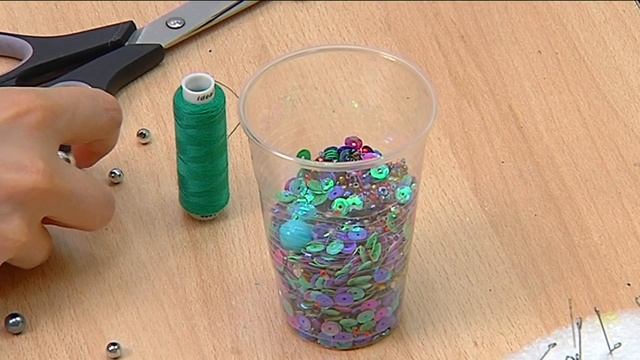 Школа Дизайна. Кольцо с бусинами и пайетками смотреть онлайн