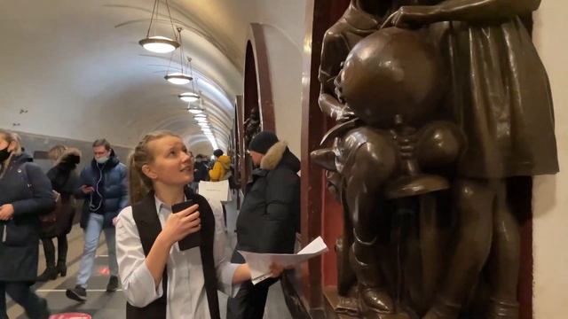 Интересности на станции метро "Площадь Революции" смотреть онлайн