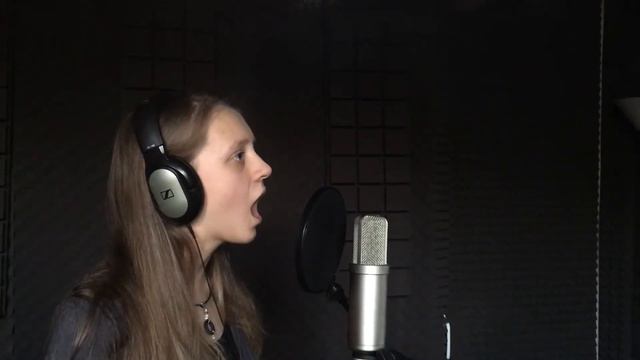 Софья Мансуров - журавли.Пишет вокал в студии звукозаписи. смотреть онлайн