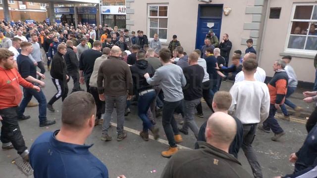 Police break up brutal ball game in Atherstone as scuffles erupt on the street: Extended смотреть онлайн