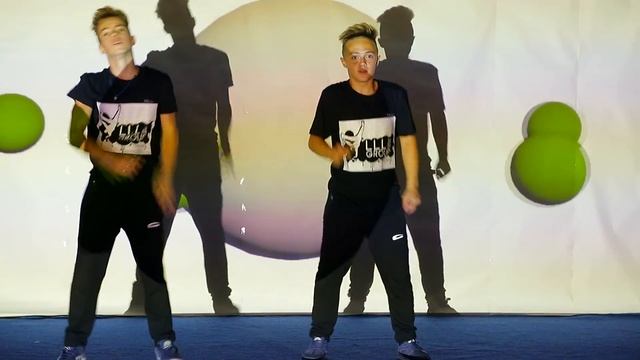 Непохожие. Дуэт Виталик Тищенко и Александр Гриша смотреть онлайн