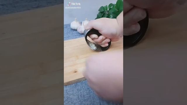Крутая тёрка для чеснока! Super râpe d’ail /{chez AliExpress}(Safi a Show) смотреть онлайн