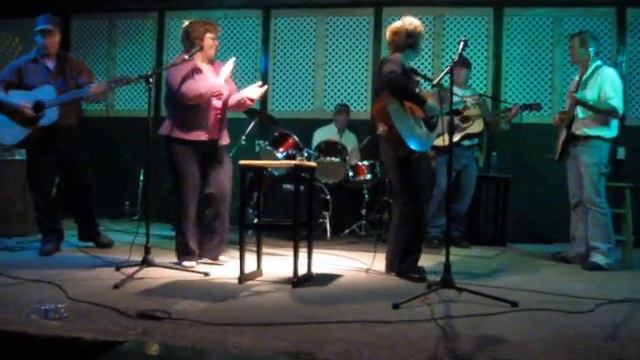 Jeannine singing "I'm Too Old To Die Young" by Moe Bandy смотреть онлайн