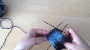 Как связать красивые женские носки спицами часть 1