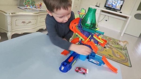 Хот Вилс Супер ЭКСТРЕМАЛЬНАЯ ГОРКА / ХотВилс гараж с трассами и c водой