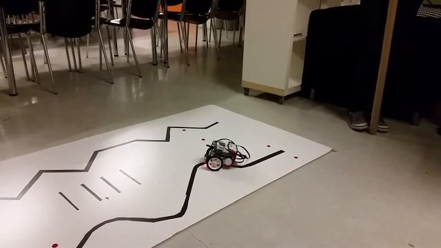 Lego MindStorms Java Line Follower смотреть онлайн