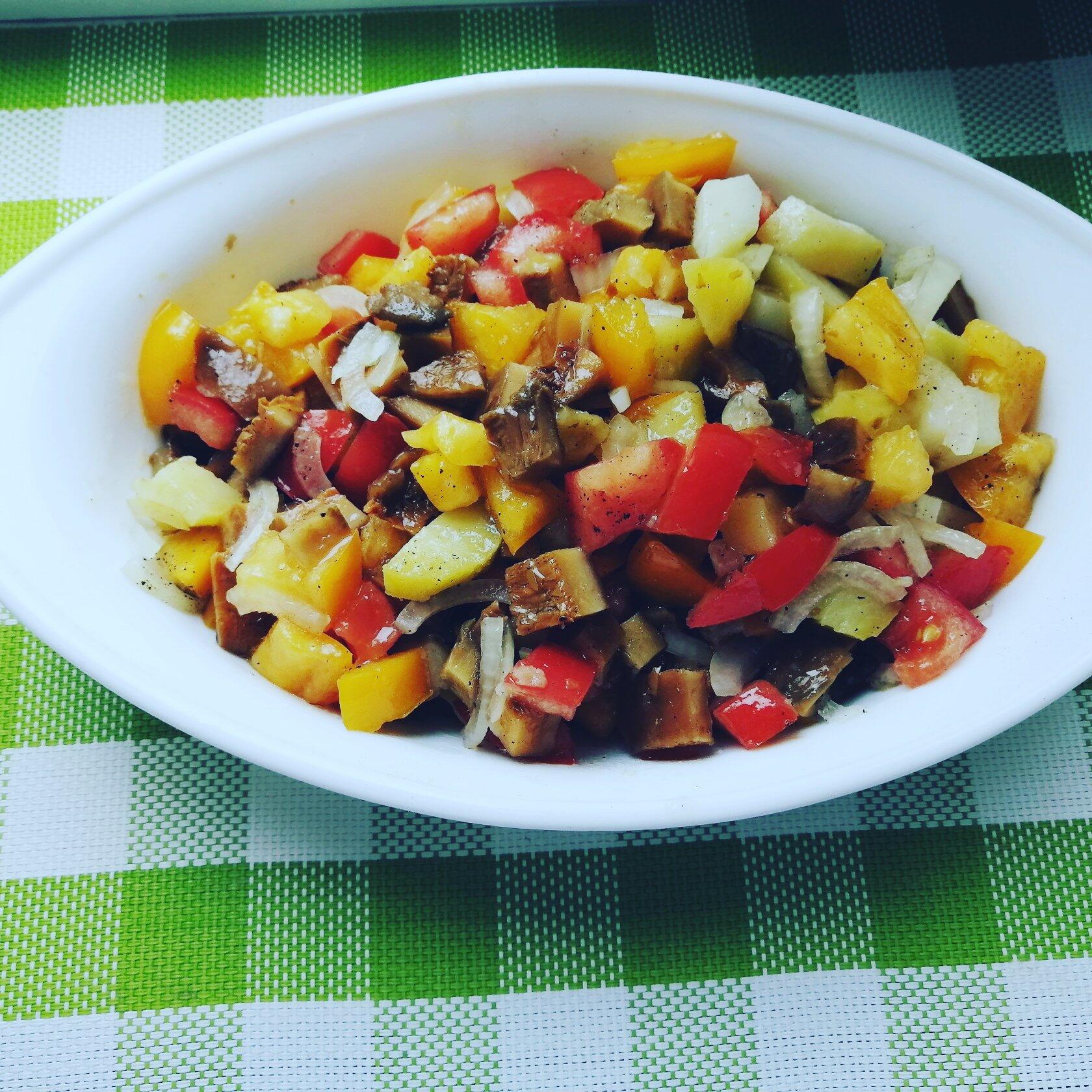 САЛАТ с РЫЖИКАМИ, ПОМИДОРАМИ и КАРТОФЕЛЕМ смотреть онлайн