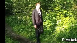 Евгений панасенков гуляет по парку