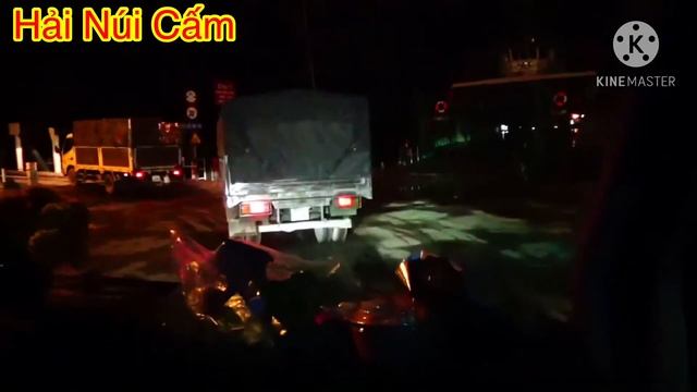 Qua phà - Cat Lái - Về đêm - Quay từ Sony PJ 675 смотреть онлайн