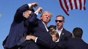 Покушение на Трампа во время предвыборной речи в Пенсильвании. Пуля пролетела сквозь ухо