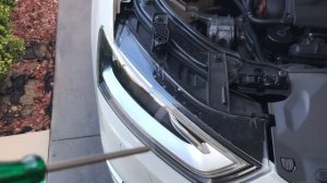 Audi Q3 xenon headlight headlamp bulb replacement