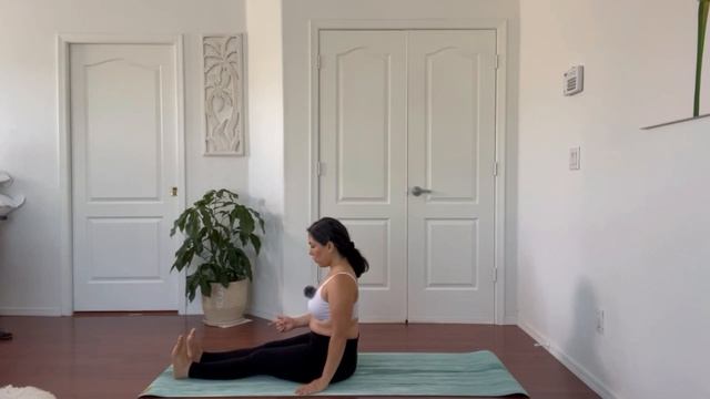 Ashtanga Yoga for Beginners short practice • Led with lots of cues смотреть онлайн