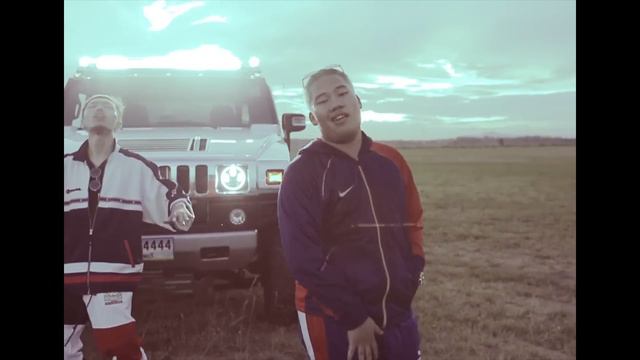 PEE CLOCK - MOLLY GIRL FEAT.YOUNGOHM ( Official MV ) смотреть онлайн