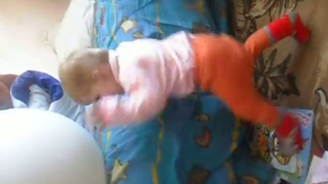 Моя любимая доченька делает первые шаги! смотреть онлайн