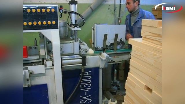 Сращивание короткомерных брусков из древесины на автоматическом прессе Beaver PSK 4500A смотреть онлайн