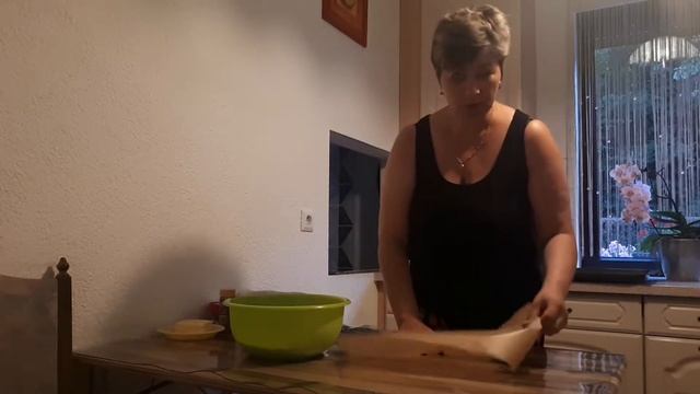 Пирог со сливой и корицей смотреть онлайн