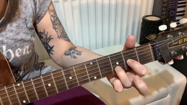 Happy Xmas War Is Over guitar lesson John Lennon & Yoko Ono смотреть онлайн