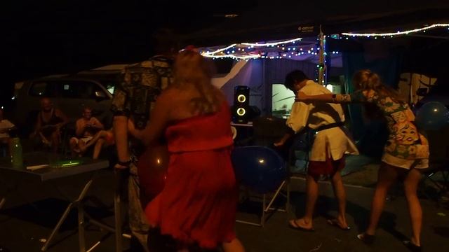 New Years Balloon Game смотреть онлайн