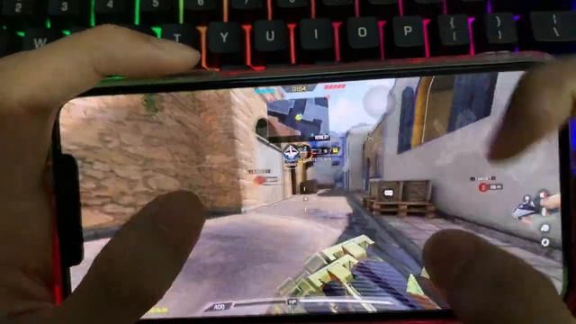 iPhone 11 Pro Max 4 Finger Claw HANDCAM | COD Mobile смотреть онлайн