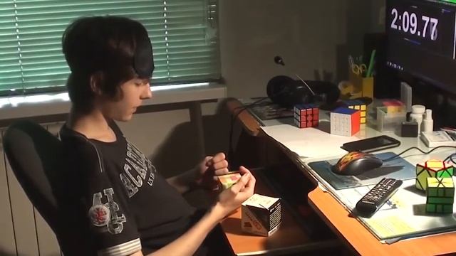 Кубик Рубика 4х4 вслепую за 4:55.58.