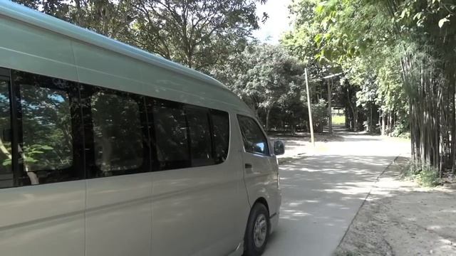 2006 Toyota Commuter D-4D Start-Up and Full Vehicle Tour смотреть онлайн