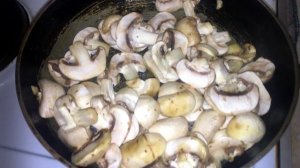 Готовим дома. Мясо по-французски с картошкой и грибами в духовке