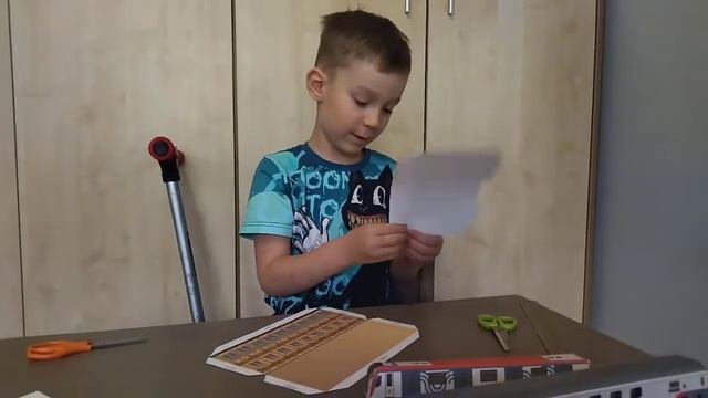 Делаем вокзал и вагон метро из бумаги #поездадлядетей смотреть онлайн