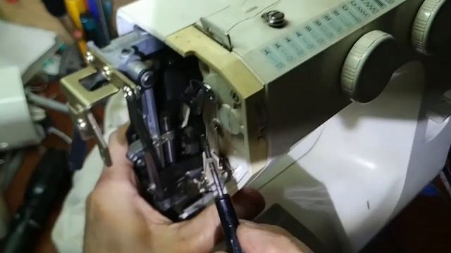 Ремонт швейной машинки Janome. Самые частые проблемы. Не сложный ремонт. смотреть онлайн