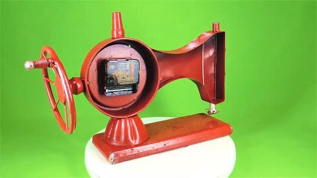 Ретро часы винтажные настольные металлические "Швейная машинка" красные смотреть онлайн