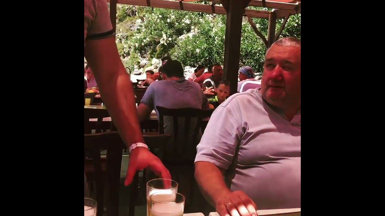 Сколько наливают пива в Турции.