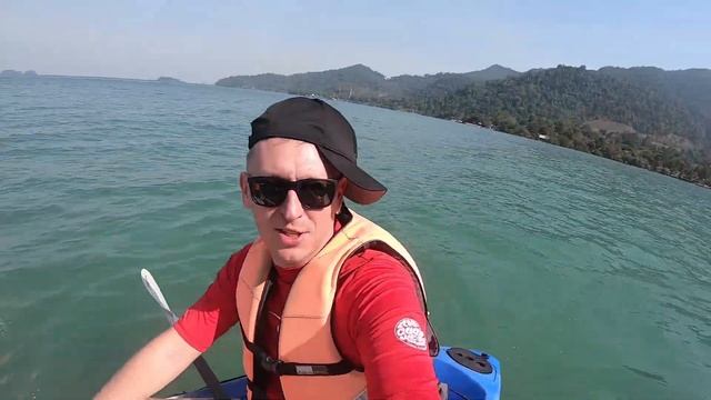 Тайланд 2023 - Выпуск 3 (Ко Чанг - кафе Nature Rocks, тонем на Каяке, исследуем остров) смотреть онлайн