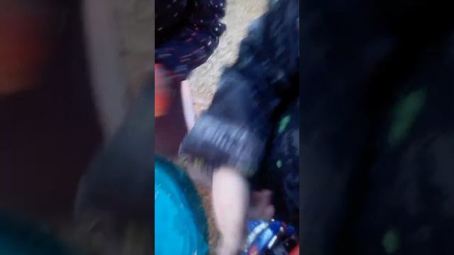Играю с друзьями в Бэй Блэйд Берст на улице на арене. смотреть онлайн
